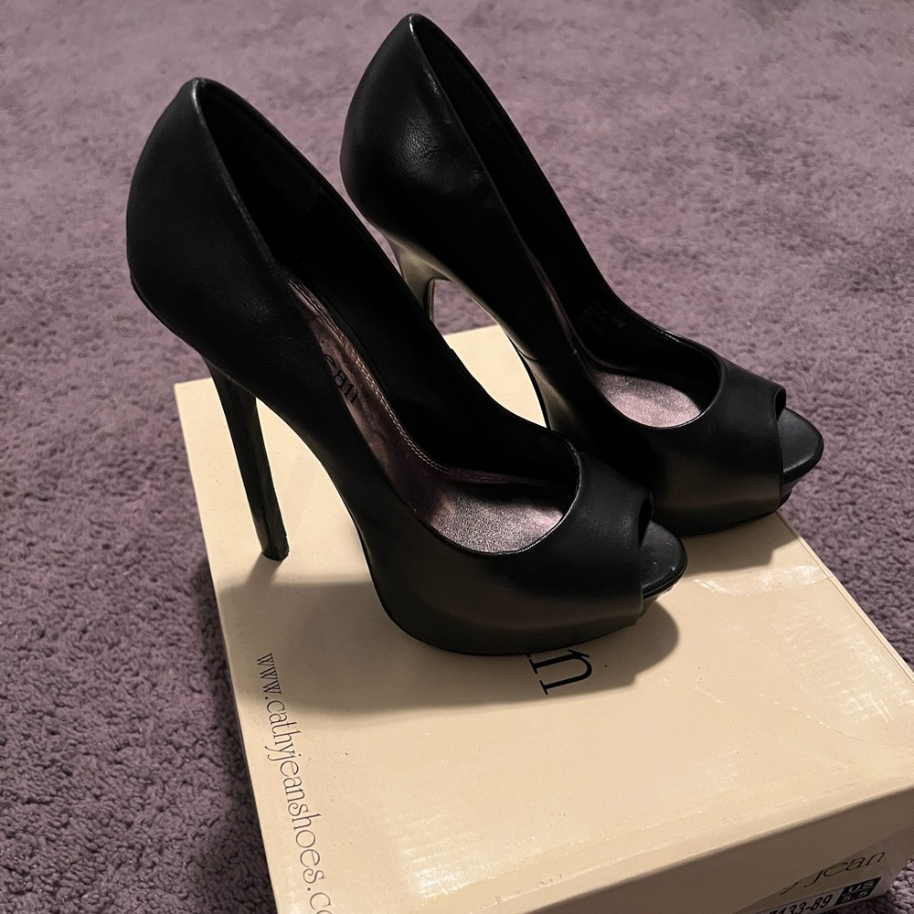 Cathy Jean Black peep toe pumps